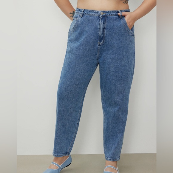 High Waist Tapered Jeans - Plus Size - Picture 3 of 8